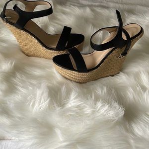 Open wedge shoes